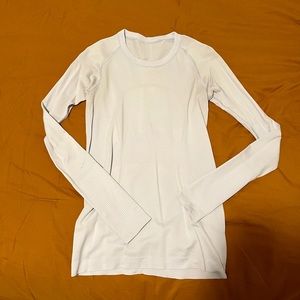 Gently worn Lululemon Swiftly Tech Long Sleeve Shirt